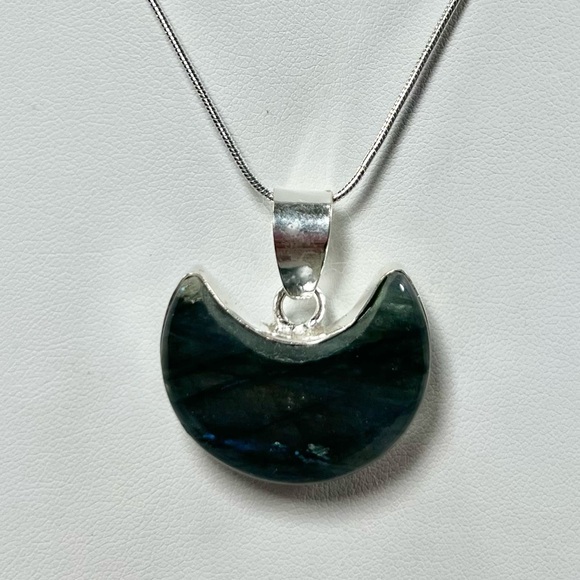Labradorite Half 🌙 Moon 925 Gemstone Pendant - Picture 2 of 6